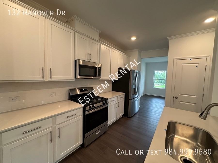 132 Hanover Dr - Photo 3 of 34