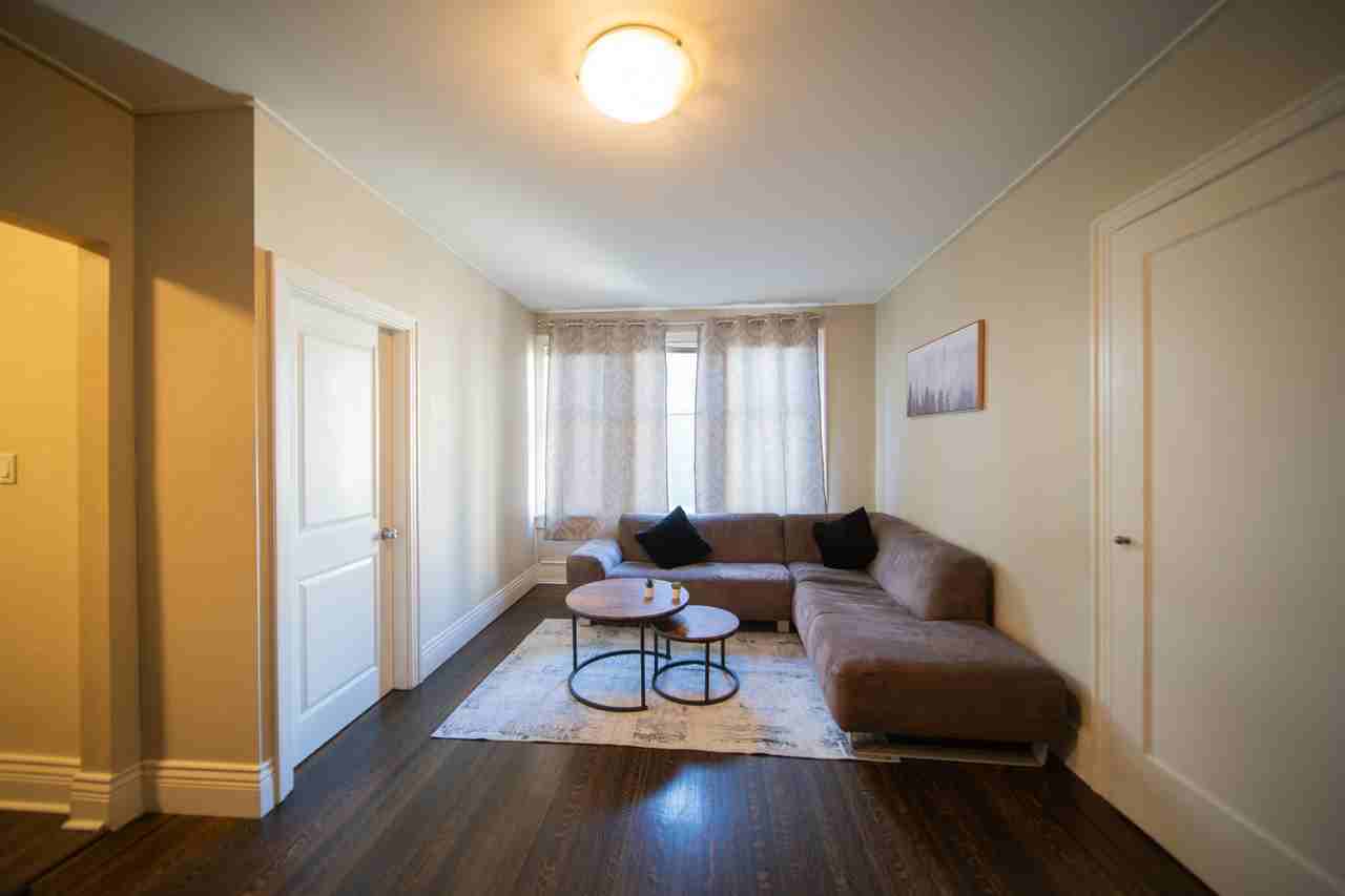 935 Jervis Street #14 - Photo 5 of 17