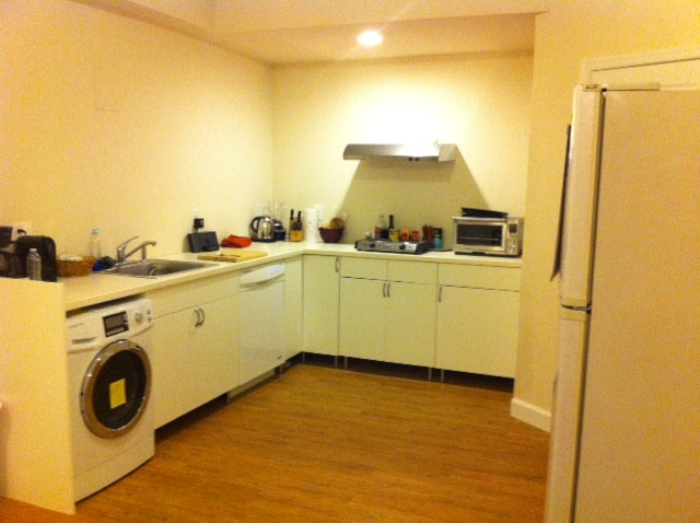 1606 Simmons Court - Photo 4 of 8