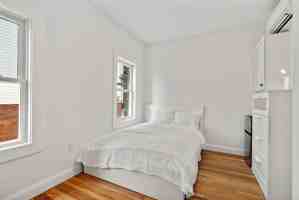 featured image of 32 Munroe St #1