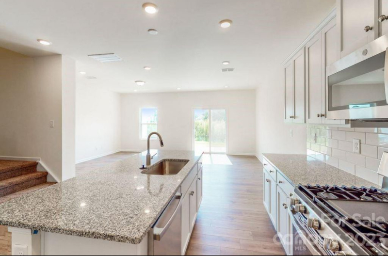 5211 Maynard Hill Dr - Photo 4 of 10