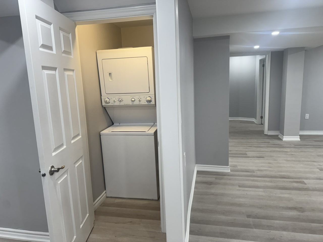 139 James St - Photo 3 of 8