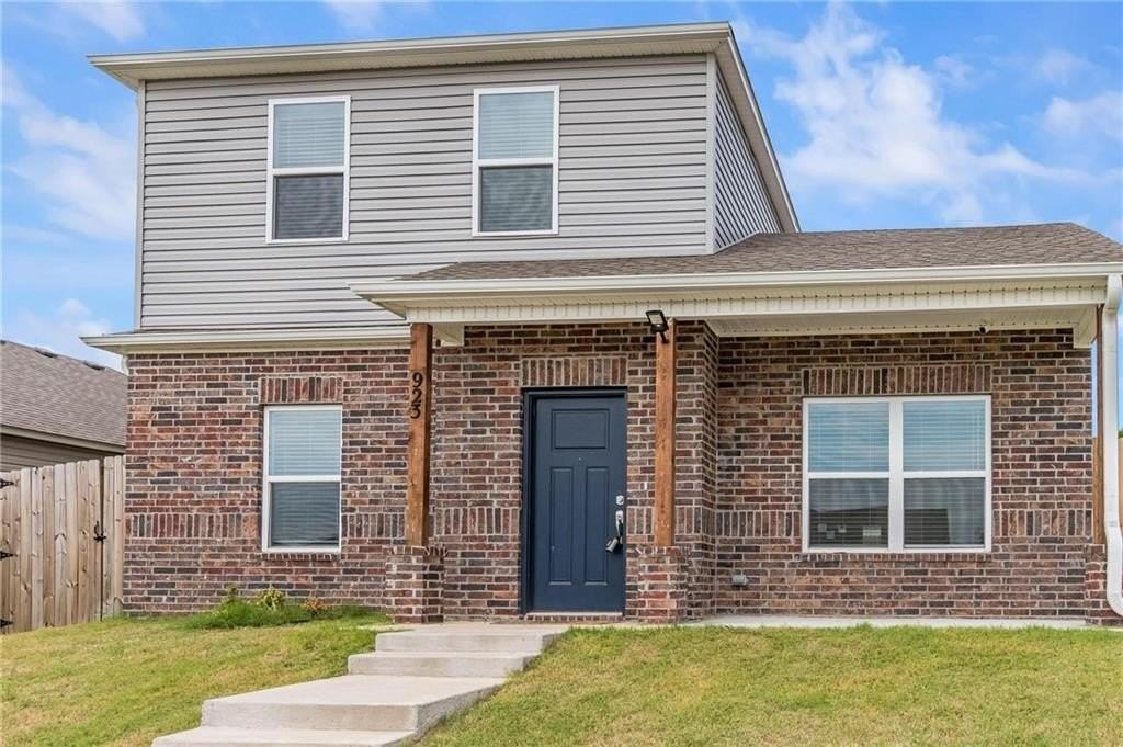 923 S Nighthawk Ln - Photo 2 of 20