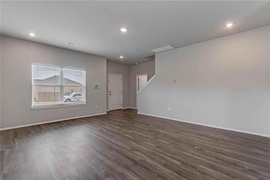 923 S Nighthawk Ln - Photo 3 of 20