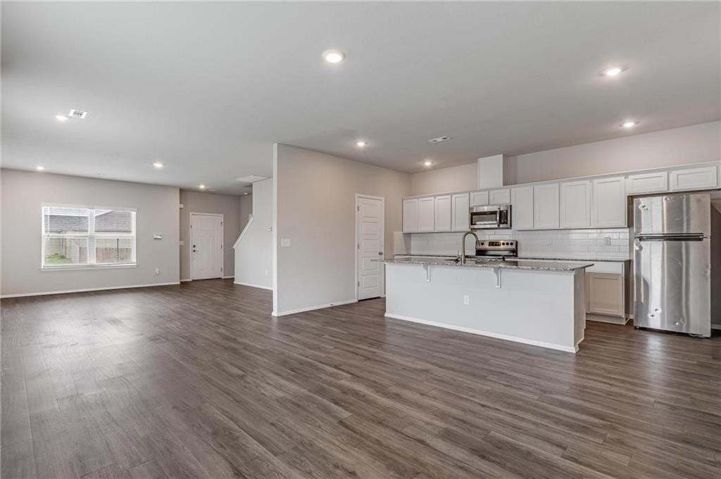 923 S Nighthawk Ln - Photo 4 of 20