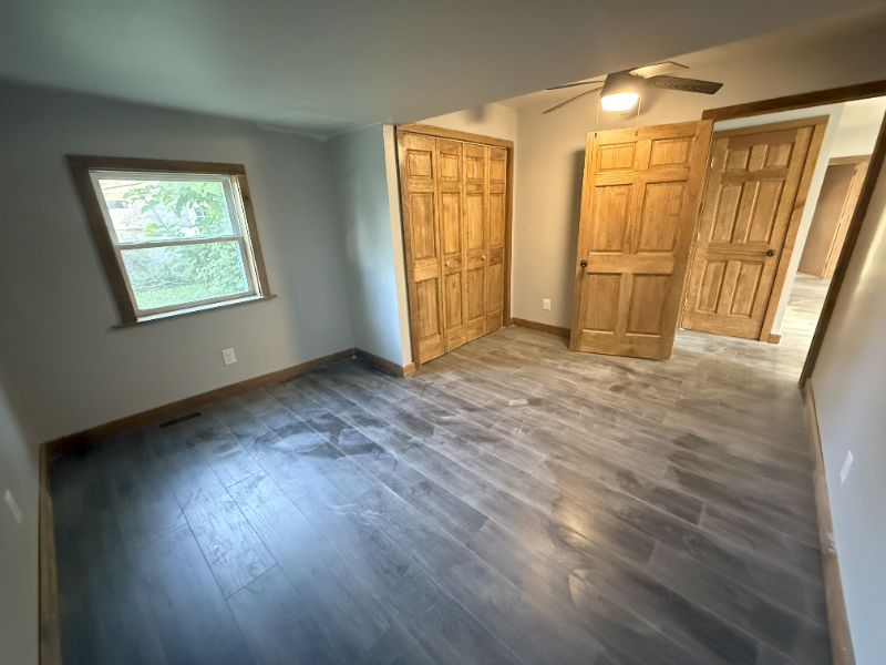 240 Midway Ave - Photo 2 of 18