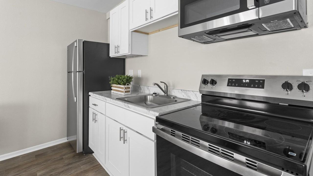 W 39th St - Photo 3 of 4