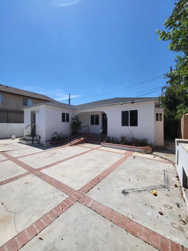 316 N Jackson St - Photo 2 of 28