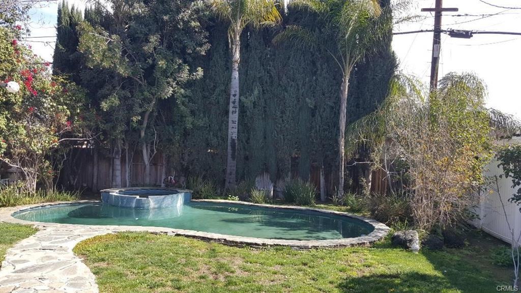 5122 Lindley Avenue - Photo 3 of 8