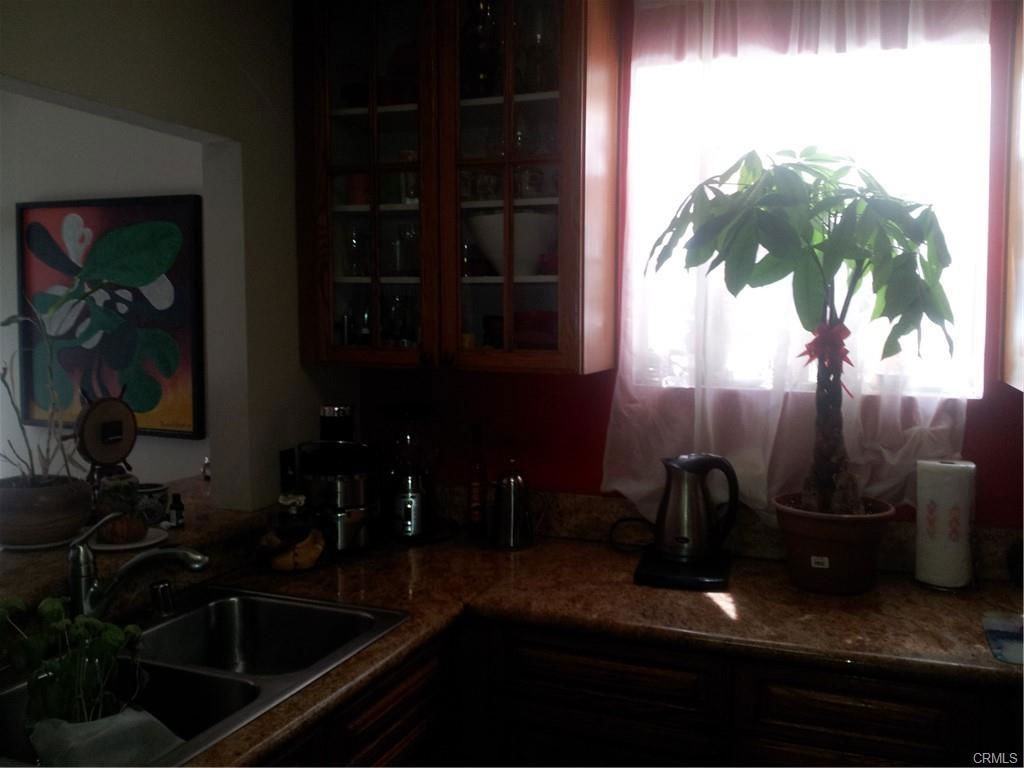 5122 Lindley Avenue - Photo 6 of 8