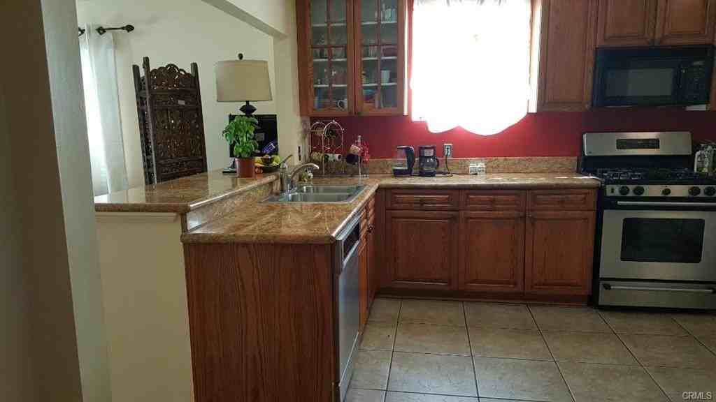 5122 Lindley Avenue - Photo 7 of 8