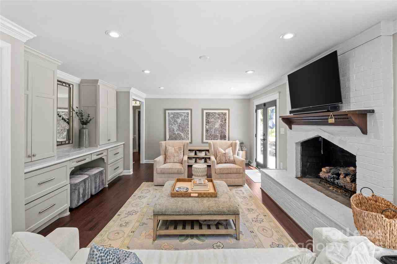 2544 Ainsdale Rd - Photo 7 of 43