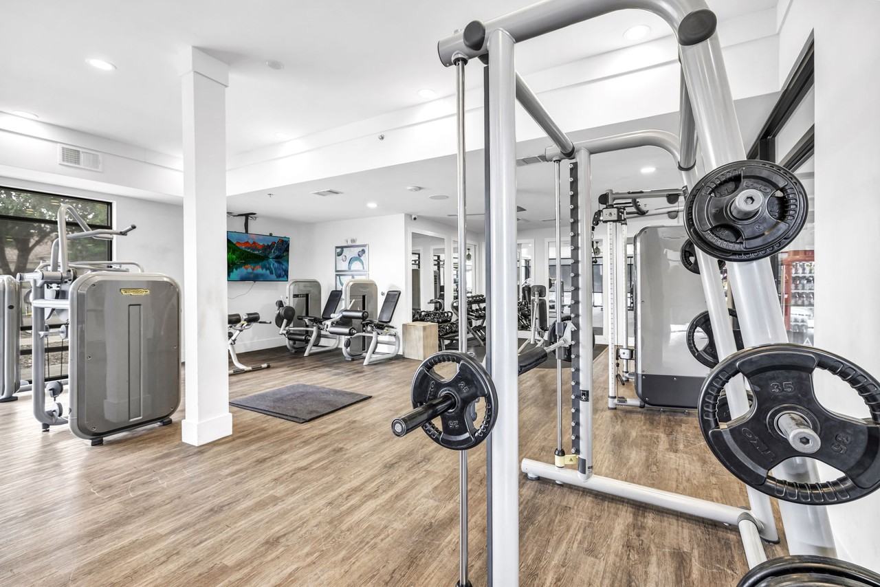 Axis 3700 - Photo 5 of 24