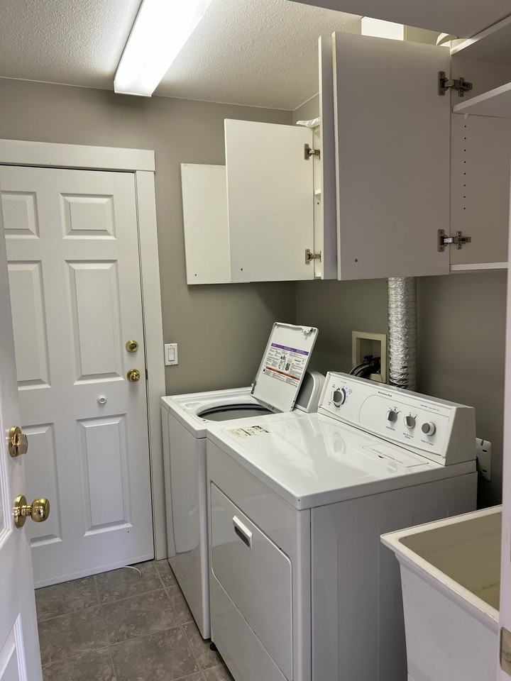 1069 Dansey Avenue - Photo 3 of 11