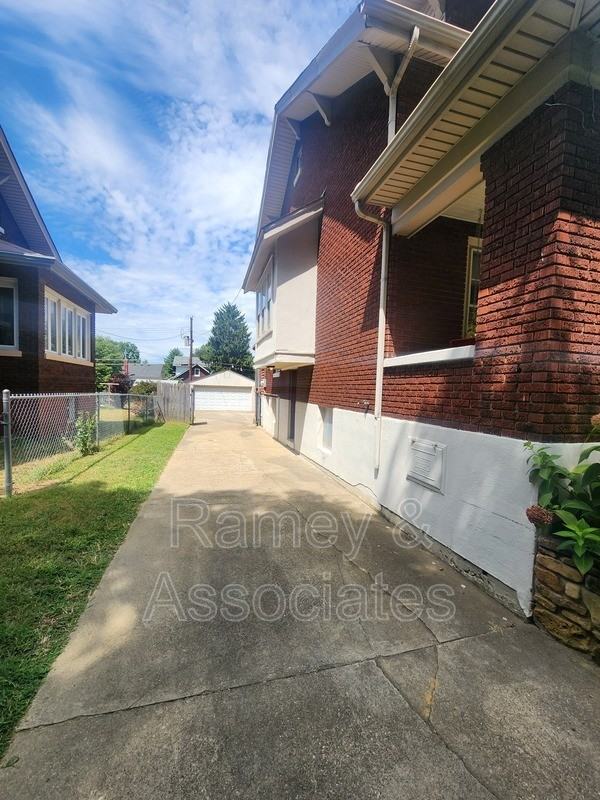 831 Eastern Pkwy - Photo 3 of 34