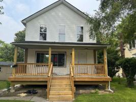 featured image of 2423 Walnut St