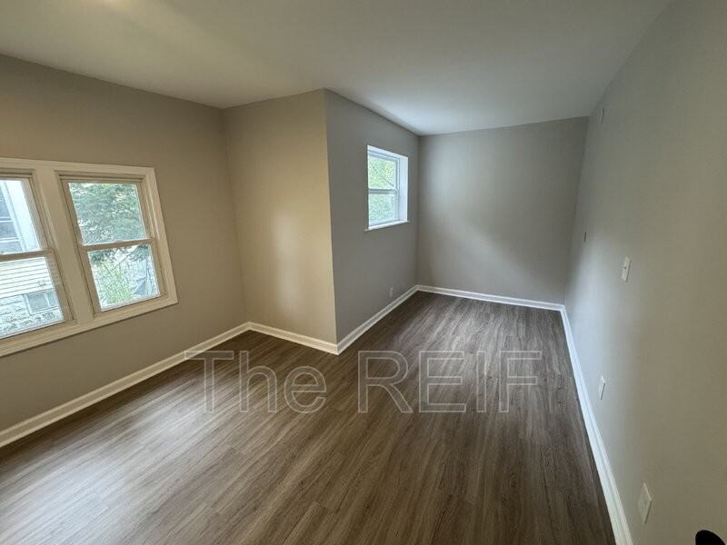 2423 Walnut St - Photo 2 of 14