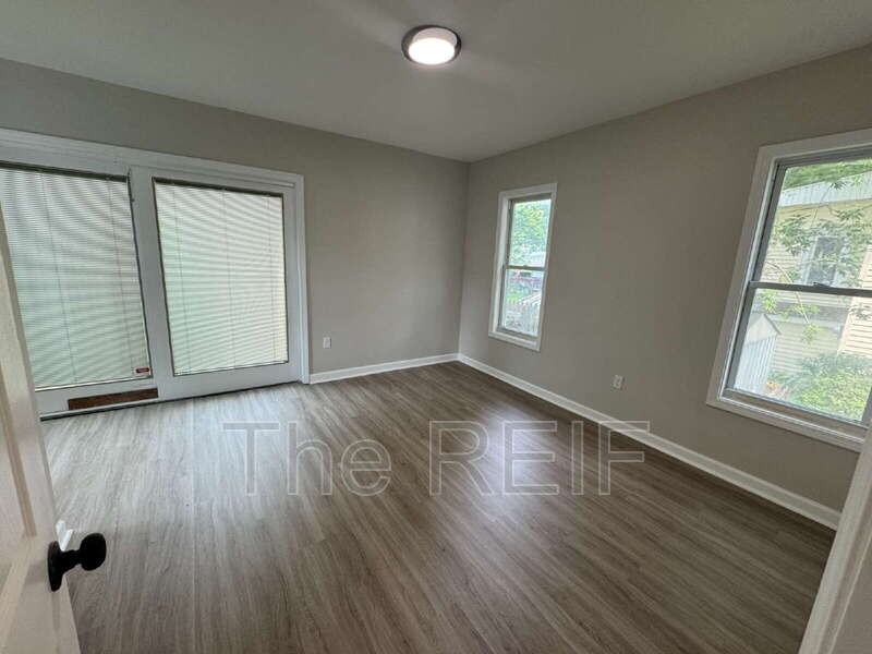 2423 Walnut St - Photo 3 of 14