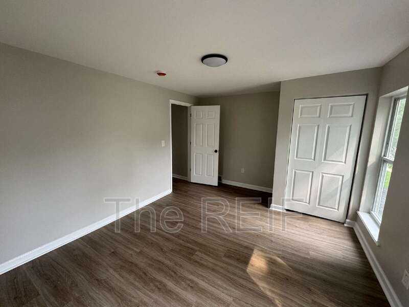 2423 Walnut St - Photo 7 of 14