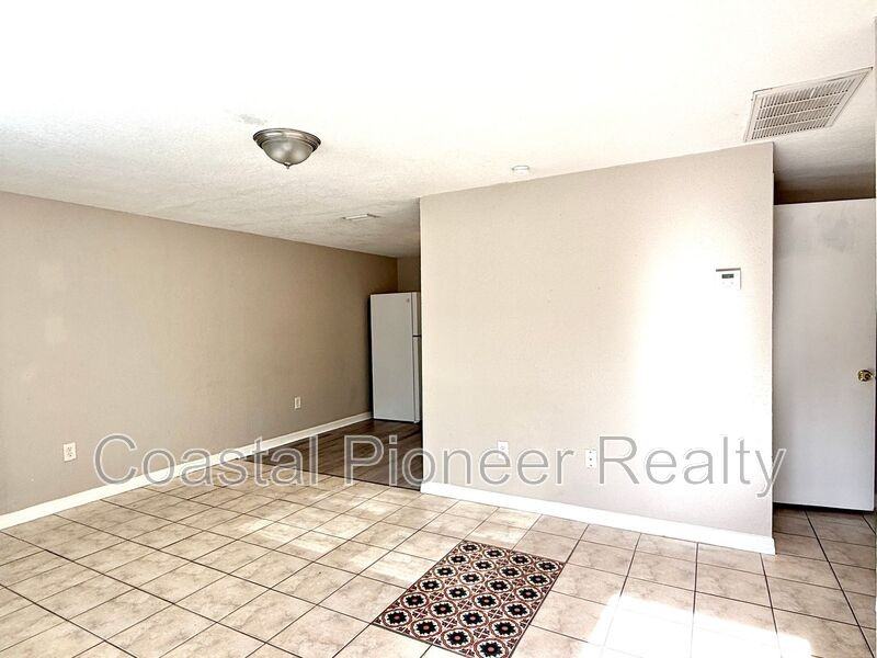 2576 42nd Ave N #A - Photo 4 of 16