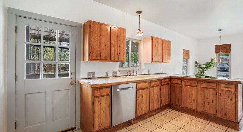 13918 Hummingbird Ln - Photo 6 of 36