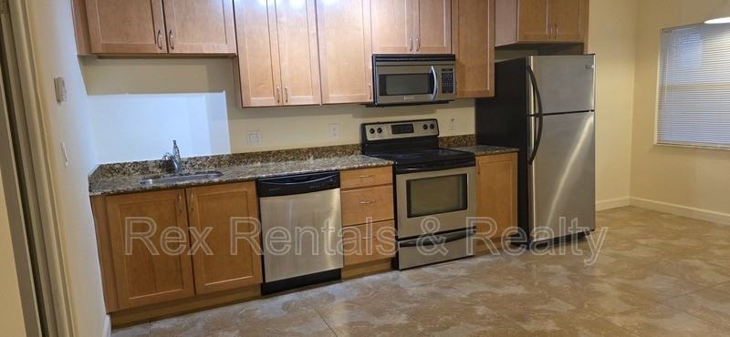 224 6th Avenue North #11 - Photo 3 of 11