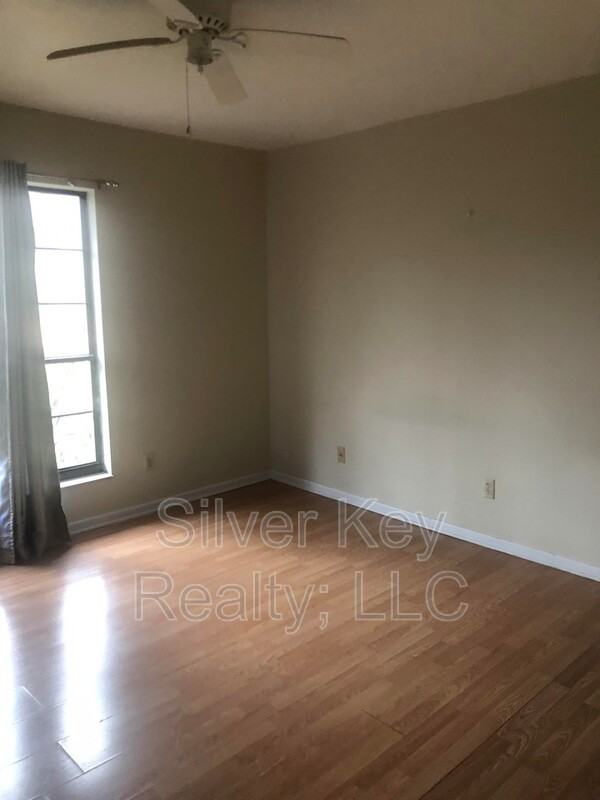311 Sunset Dr #15 - Photo 2 of 8