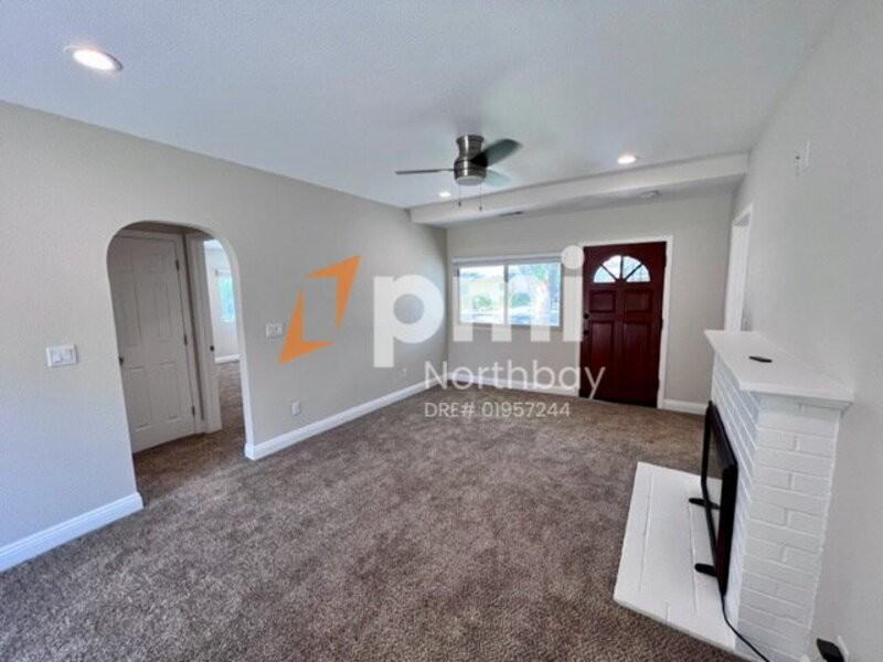 709 Georgia Way - Photo 3 of 13