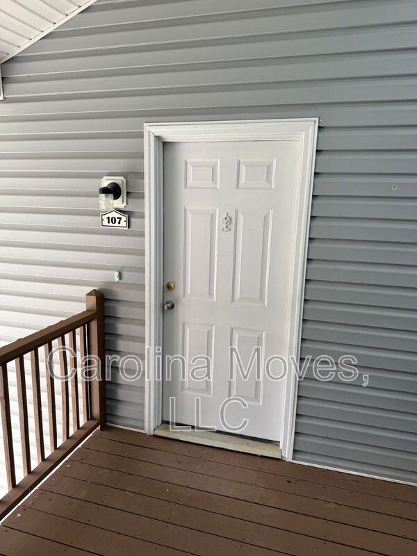 107 Pelham Square Way - Photo 2 of 16