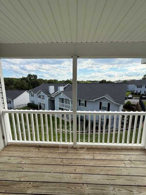 107 Pelham Square Way - Photo 3 of 16