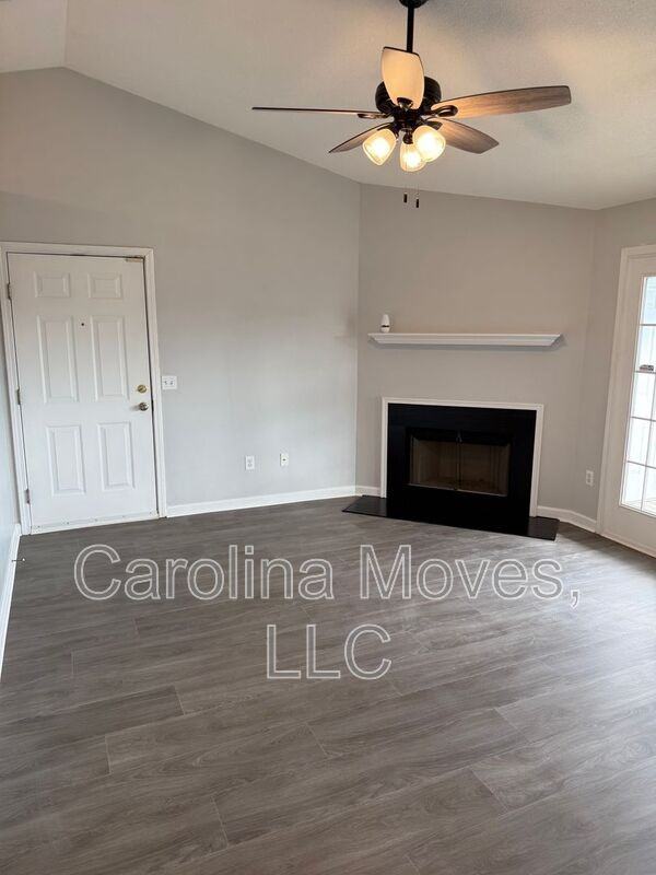 107 Pelham Square Way - Photo 4 of 16