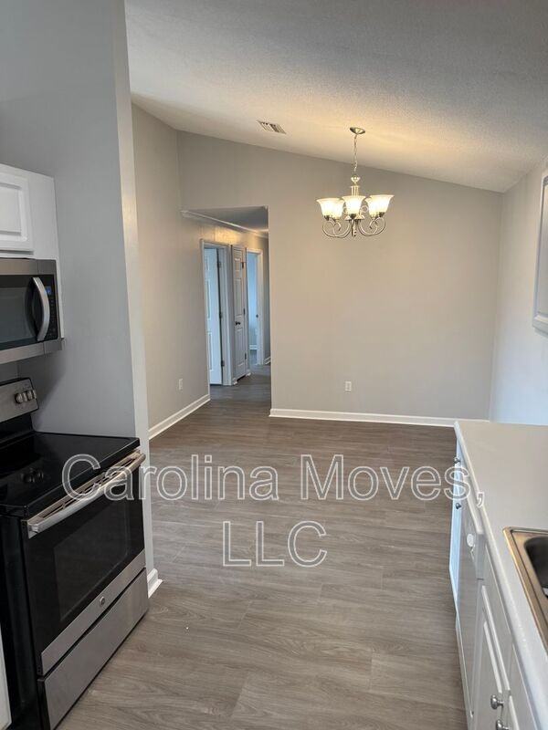 107 Pelham Square Way - Photo 7 of 16