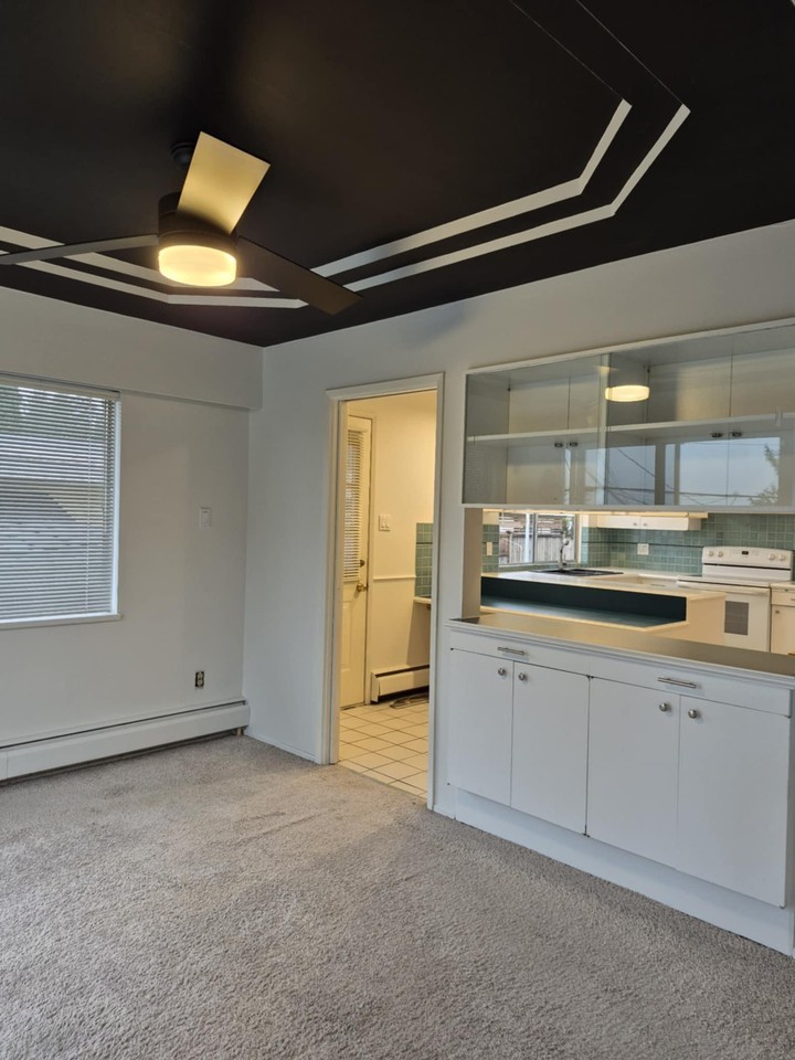 384 Laurentian Crescent - Photo 4 of 15