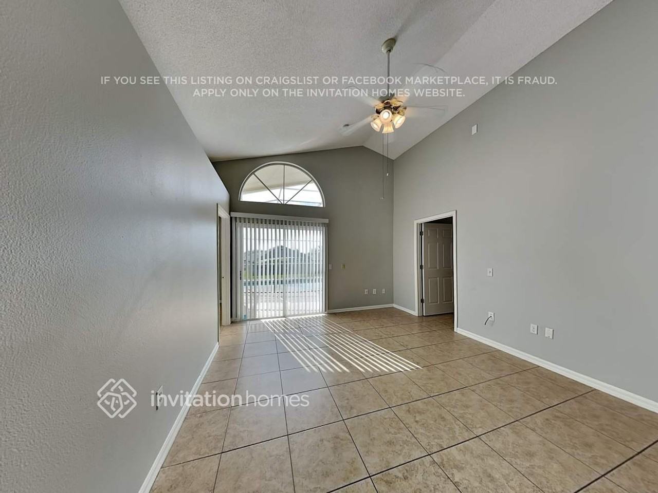 252 Aylesbury Ln - Photo 3 of 18