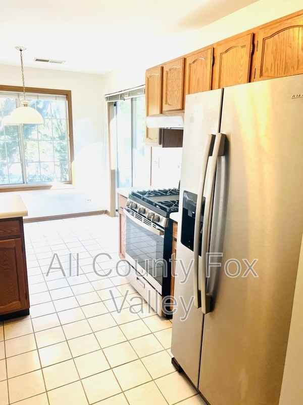 1408 W Crane St #6 - Photo 3 of 20