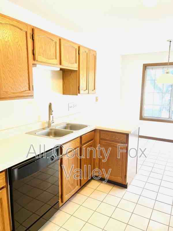1408 W Crane St #6 - Photo 4 of 20