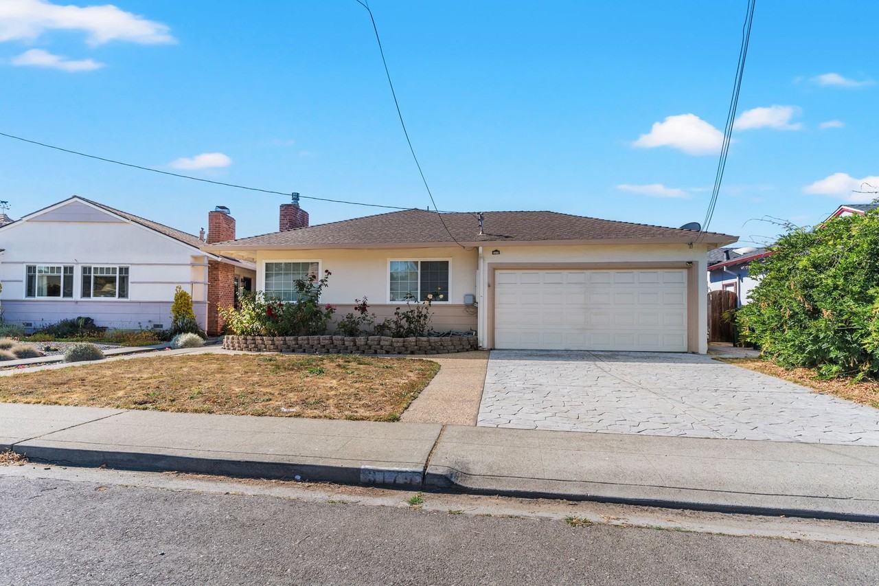 3179 Carleen Dr - Photo 2 of 37