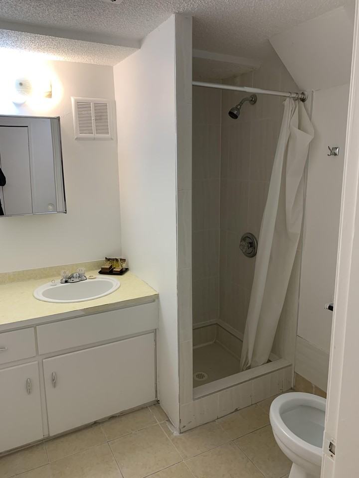 422 Delta Avenue - Photo 3 of 5