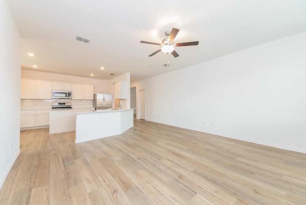 1110 Daffodil St - Photo 3 of 16