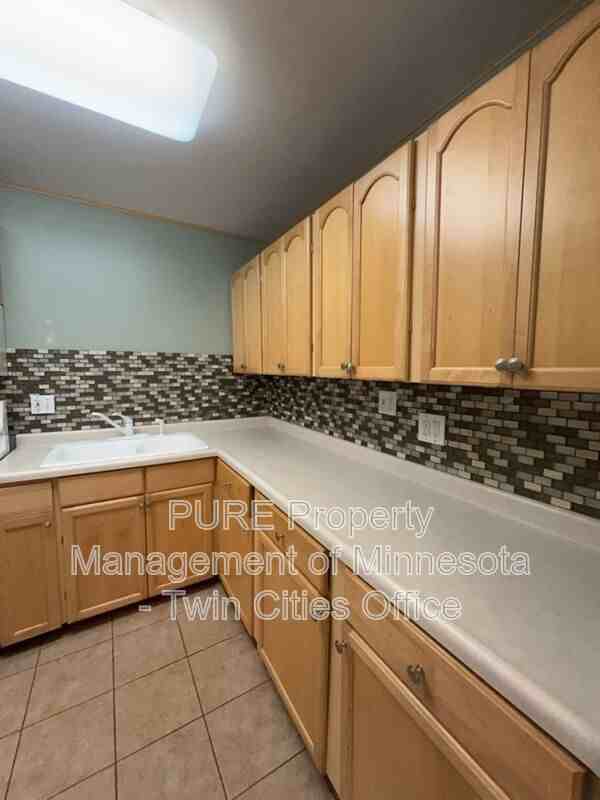 1311 W 82nd St #D - Photo 5 of 16