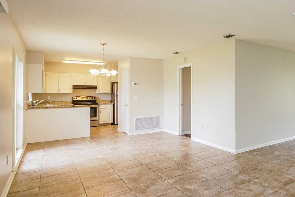 2141 Kendall Ct - Photo 4 of 16