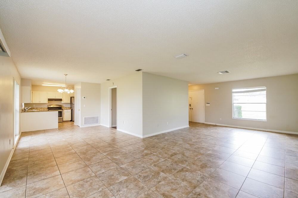 2141 Kendall Ct - Photo 5 of 16