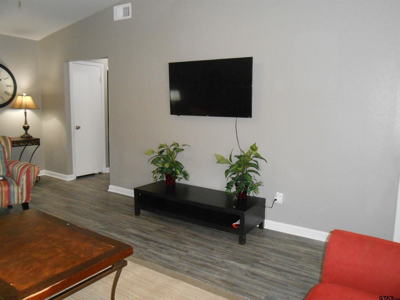 7108 Gatewood Dr - Photo 3 of 13