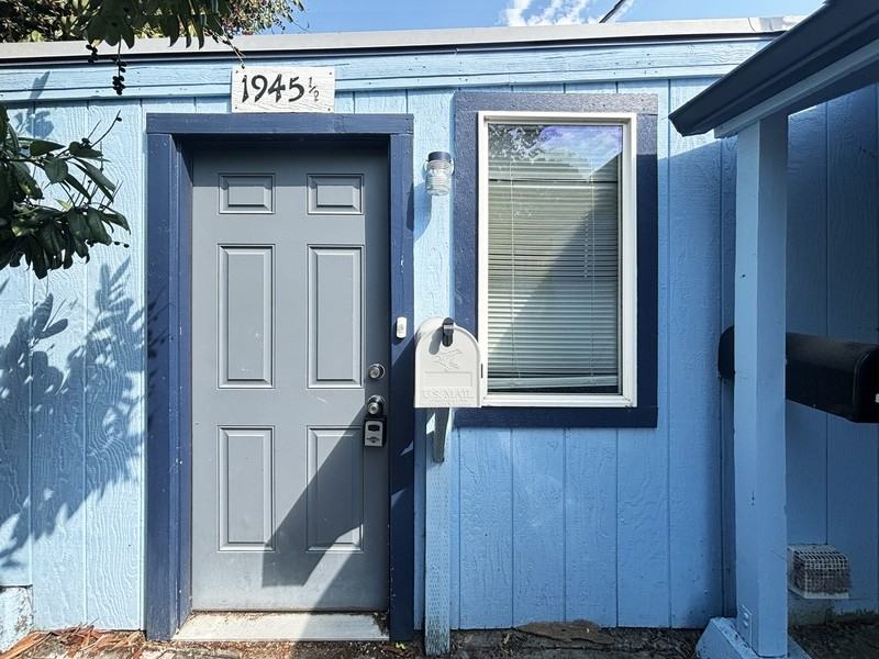 1945 1/2 Lawrence St