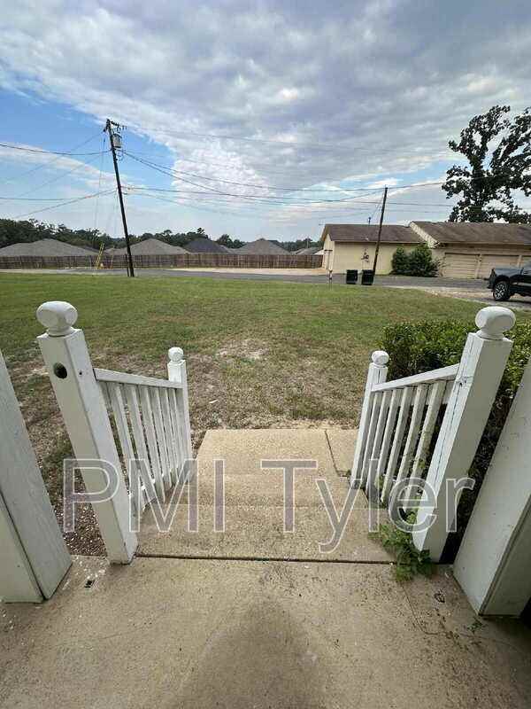 107 Traci Lynn St - Photo 2 of 14