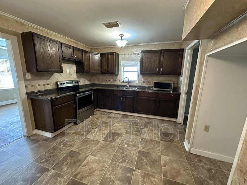 427 Turkey Creek Dr - Photo 3 of 17