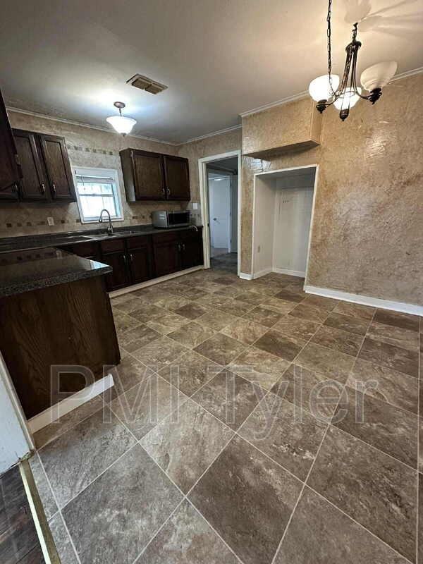 427 Turkey Creek Dr - Photo 4 of 17