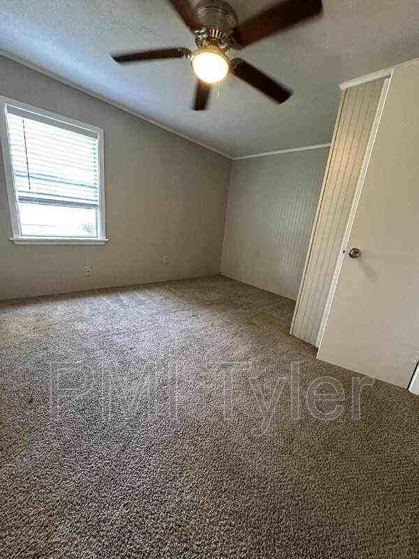 427 Turkey Creek Dr - Photo 5 of 17