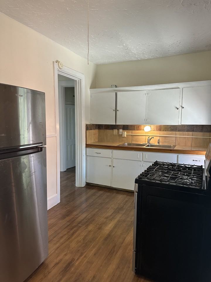 188 W 2nd St #6 - Photo 2 of 10