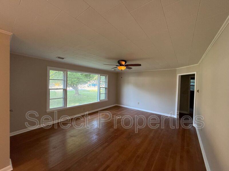 1104 S Gee St - Photo 3 of 13